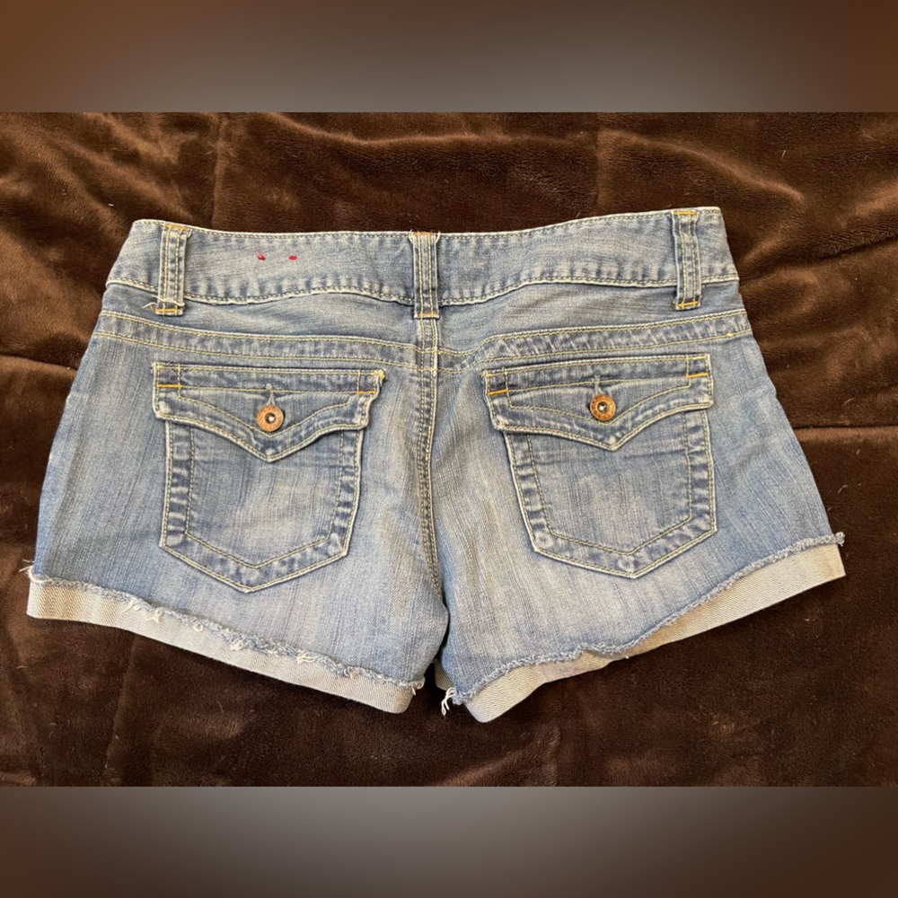 Guess shorts size 28